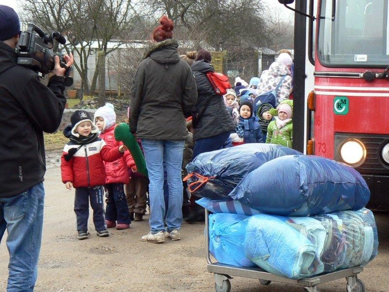 „Krasnoludek” z wizytą u bezdomnych zwierzaków