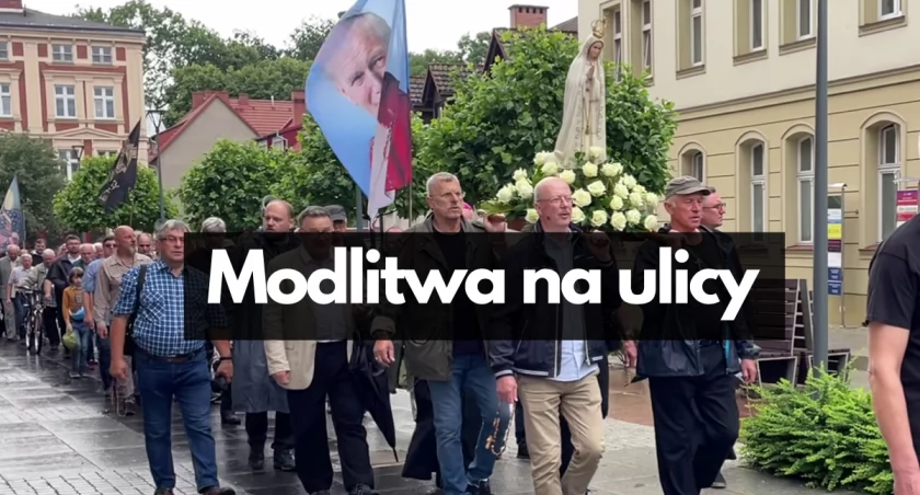 Deszczowy męski różaniec - z udziałem biskupa