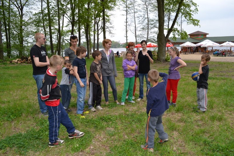 „Koniczynka” na podchodach - udana majówka dzieci ze świetlicy opiekuńczo-wychowawczej