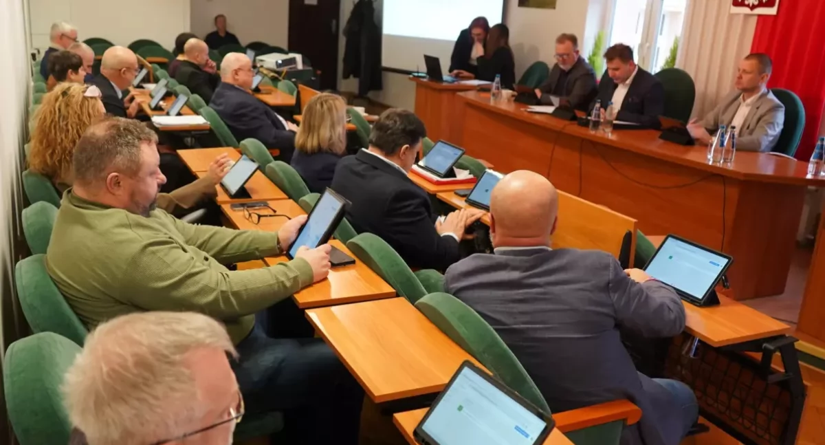 Rada Powiatu zebrała się nadzwyczajnie