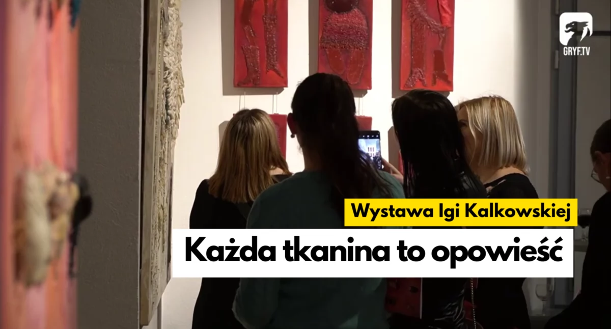 Sztuka zszyta z materiałów z lumpeksów i starych tkanin. Wystawa Igi Kalkowskiej 