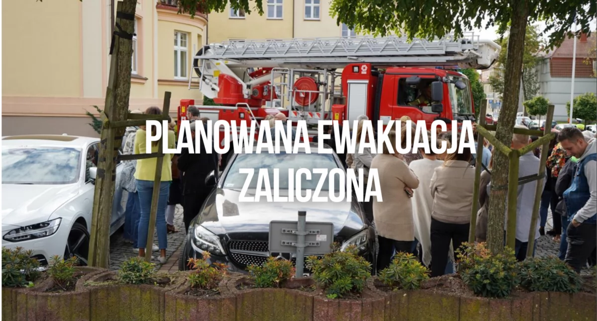 65 urzędników ewakuowanych z starostwa. Sprawdzali, czy umieją uciekać