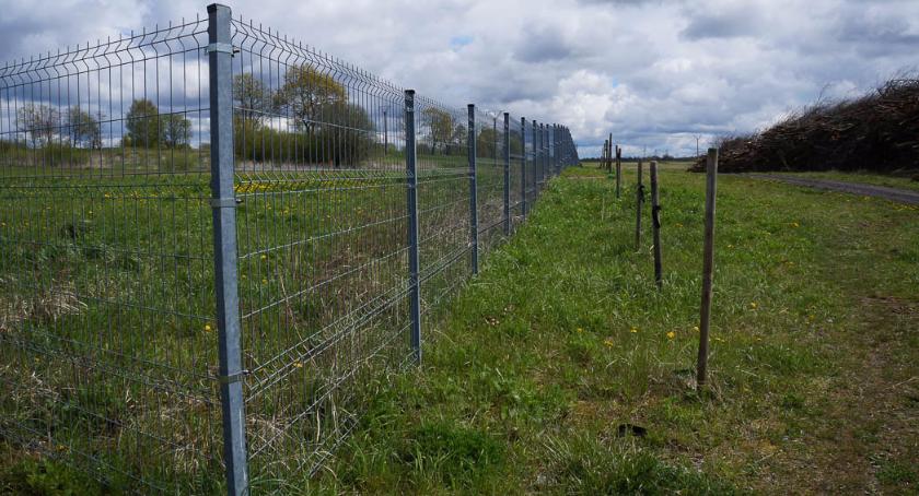 Obwodnica obetnie nam cmentarz. Na całe szczęście - ten nowy