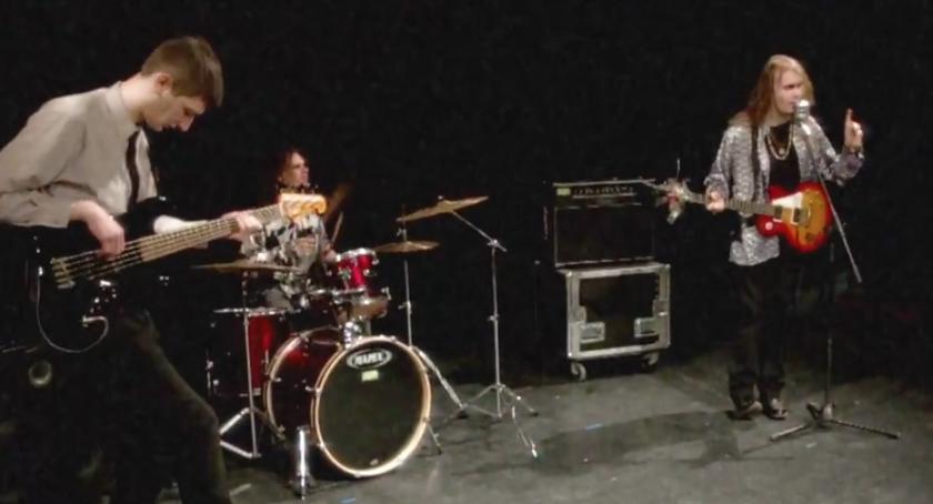 James Button Band z nowym teledyskiem
