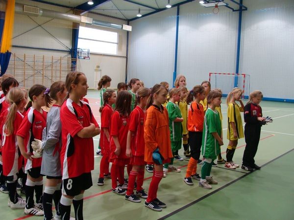 Piłkarki Akademii drugie w Grzmiącej