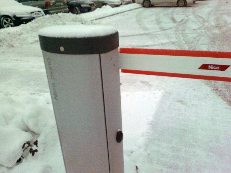 Urzędnikom szlaban strzeże parkingu 