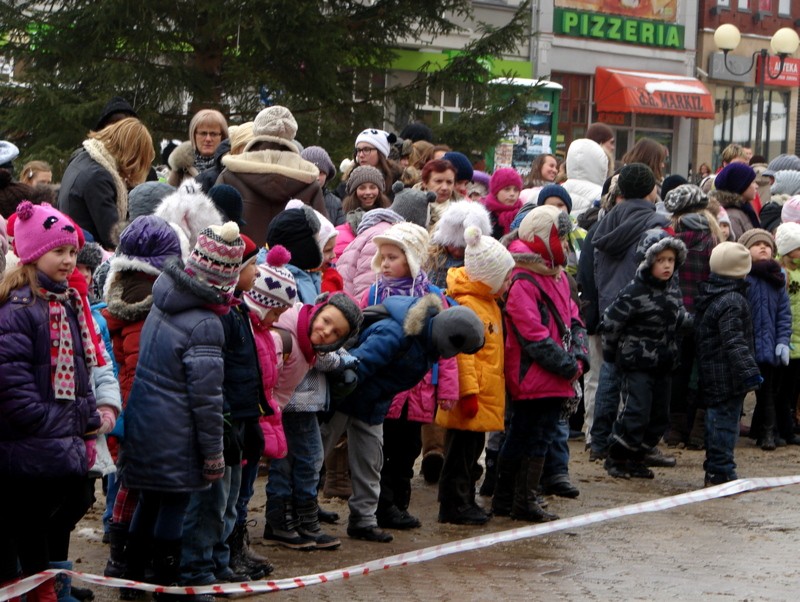 Cztery Żywioły przed ratuszem