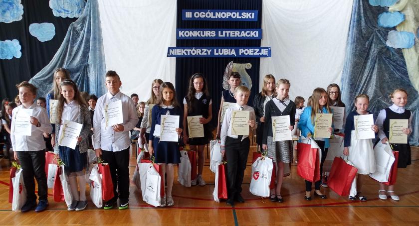 Niektórzy bardzo lubią poezję. Kolejna odsłona ogólnopolskiego konkursu w SP7