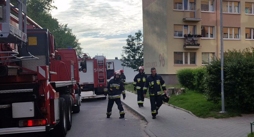 Koszalińska: Ktoś podpalił rzeczy na balkonie?