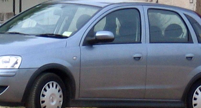 Skakał po masce opelka. 