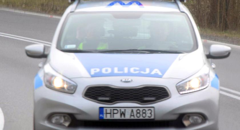 Nie miał zapiętych pasów, uciekał przed policją