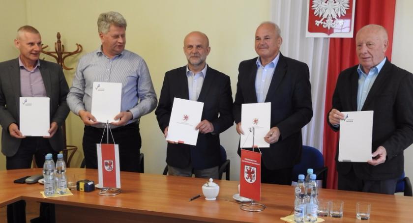 Mosina, Parsęcko i Gonne Małe z nowymi drogami. Umowy parafowane