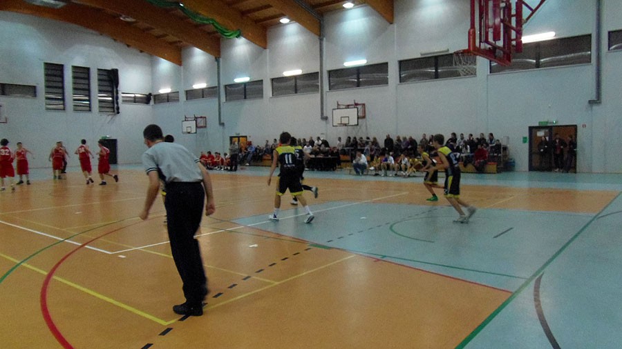 Koszykówka: Druga wygrana z rzędu Emet Basket