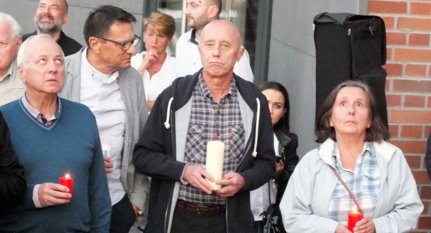 Łańcuch światła przed sądem. Protestowali także w Szczecinku