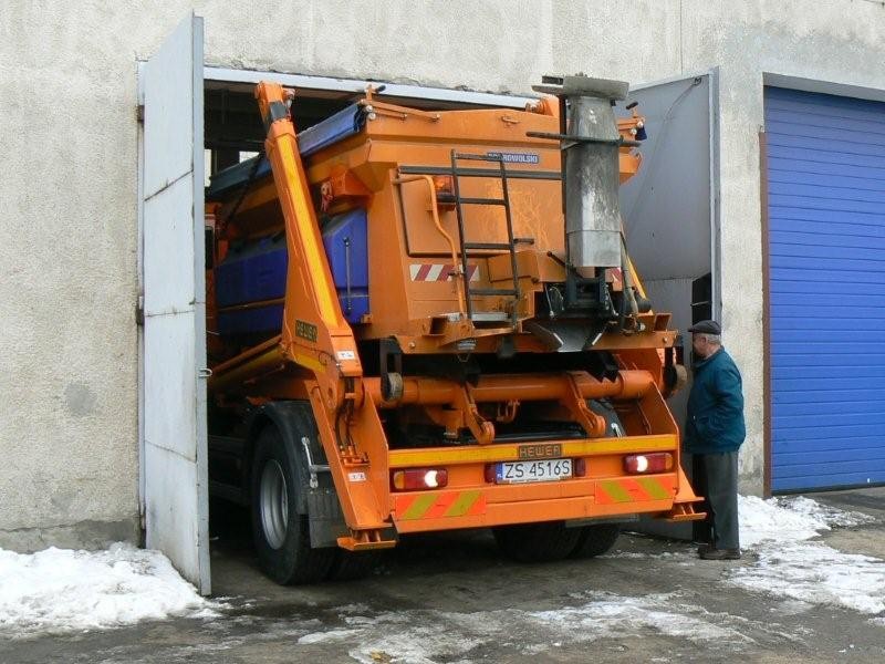 Nowy pojazd w PGK do wywożenia gruzu i odśnieżania