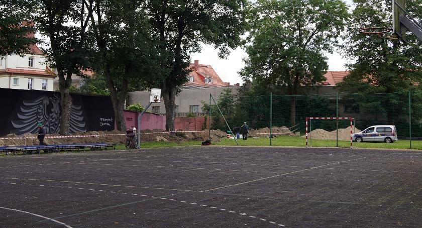 Niewybuch granatu na terenie SP nr 1