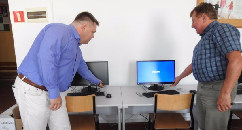Wicestarosta odwiedził szkoły