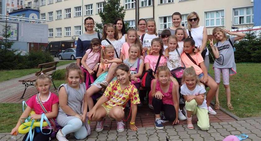 Mali cyrkowcy bawili dzieci w szpitalu