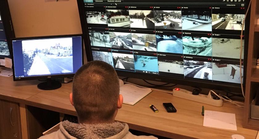 Matki były pijane, dzieci chodziły po ulicy. Sąd skierował na odwyk