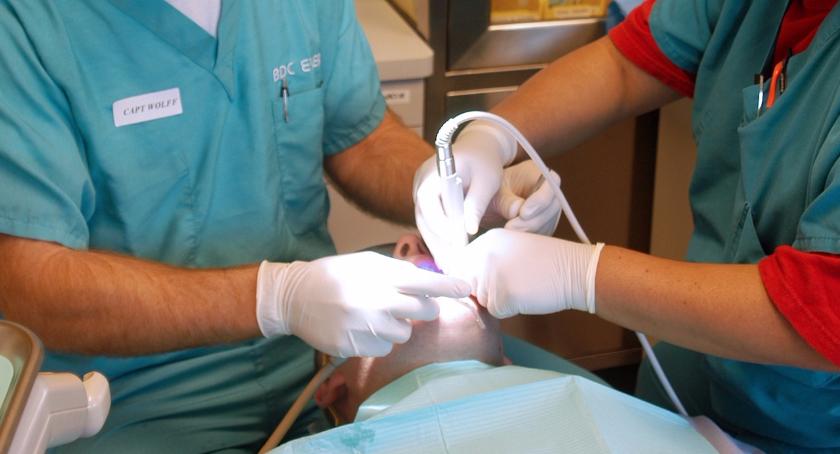 Dentobusy ruszą w Polskę. Poseł - dentysta martwi się o to, jak będą działały