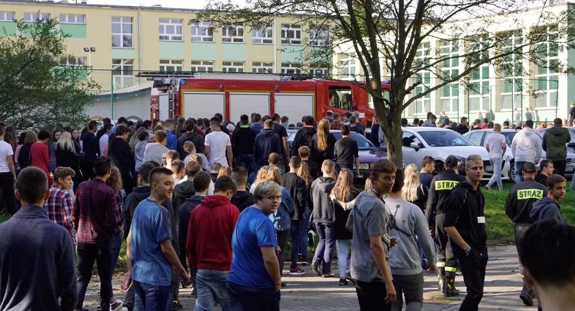 Ewakuacja ekonomika. Alarm pożarowy w szkole
