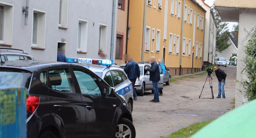 Na podwórku na ul. Armii Krajowej w Szczecinku znaleziono zakrwawionego noworodka (akt.)