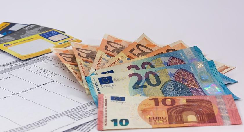Szybki przelew zagraniczny - porównanie firm i banków