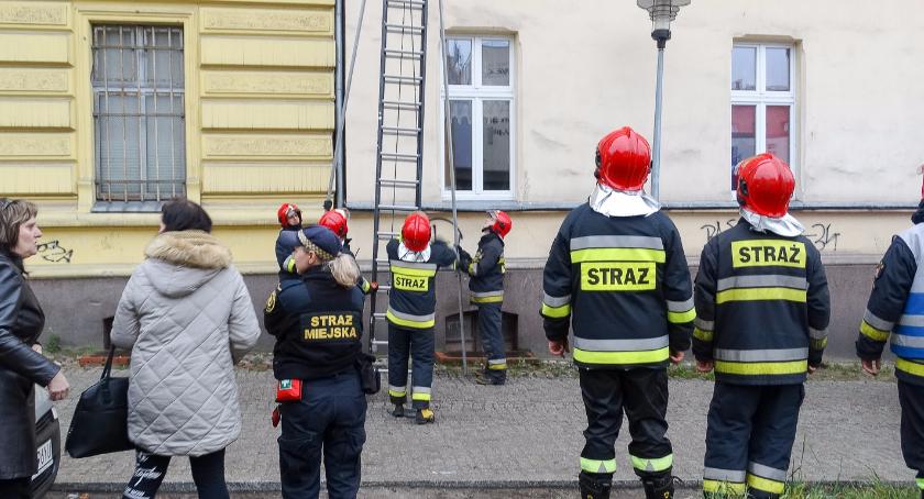 Chcieli go ratować, a on spał
