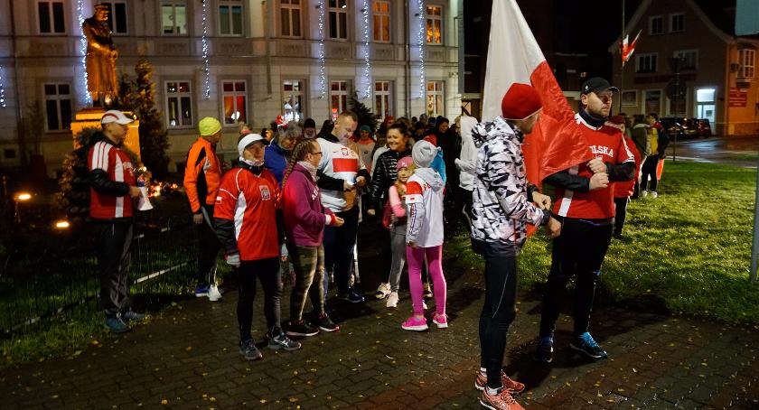 W Szczecinku pobiegli w nocy dla Niepodległej