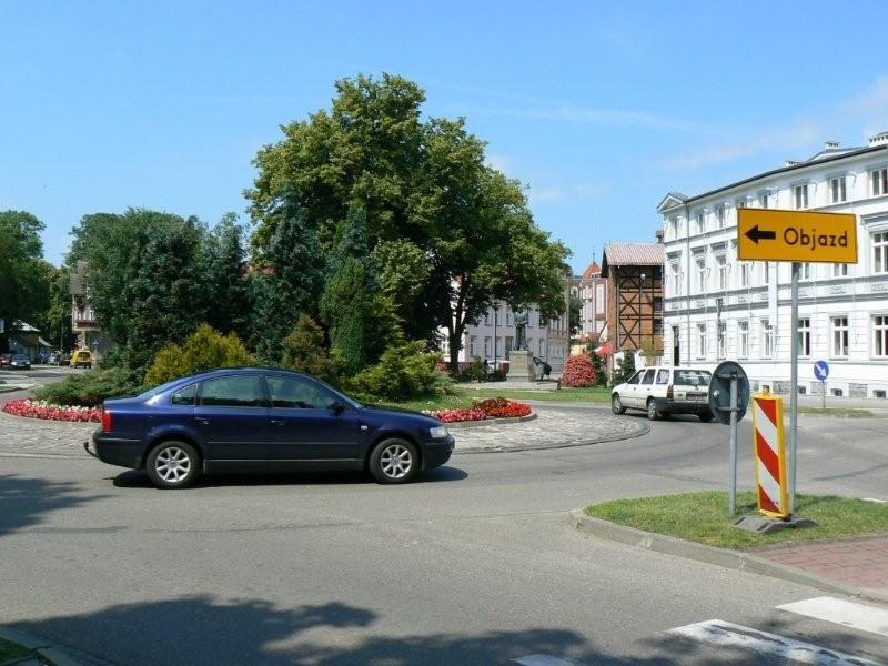Rondo jedno, nazwy dwie. Jakiego patrona wybiorą radni PO?