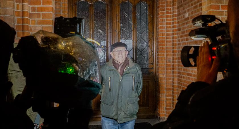 Protesty pod szczecineckim sądem. Więcej kamer, niż uczestników