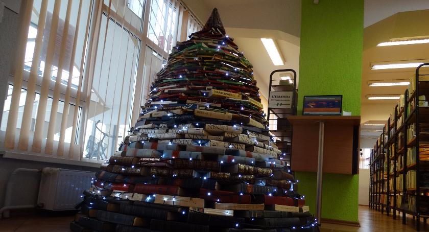 “Książkowa” choinka po raz trzeci w Bibliotece Miejskiej