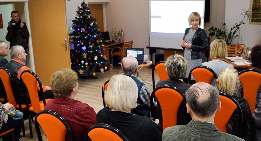 Seniorzy też umieją korzystać z Internetu