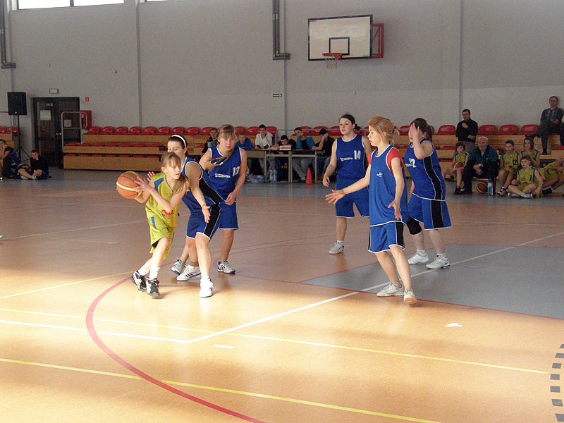 Porażka i wygrana koszykarek UKS Basket