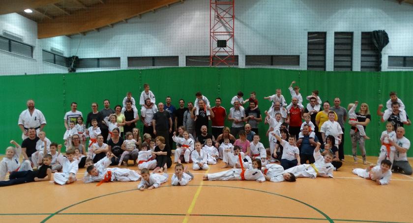 To był kolejny trening karate dzieci z rodzicami