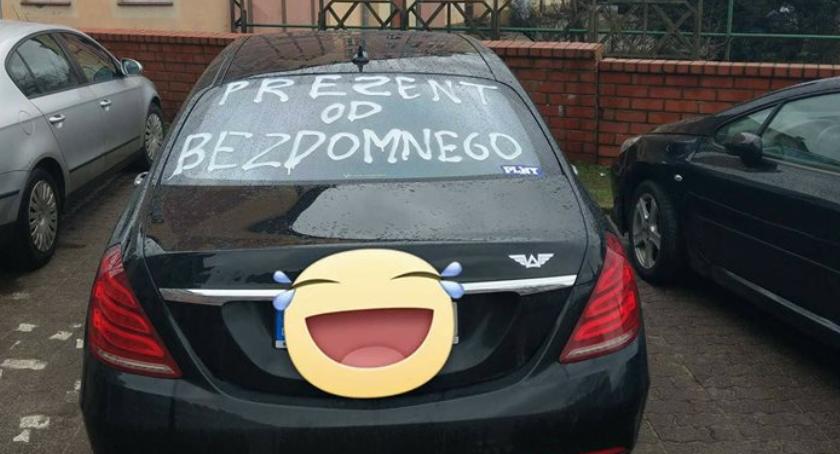 Już jest! Kolejny samochód od bezdomnego pana Stanisława. Tym razem mercedes S