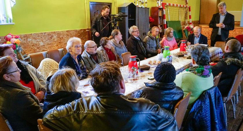W Dzikach mieszkańcy mają dość. Budowa kompletnie zniszczyła drogę