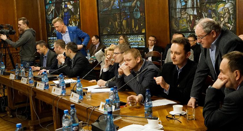 Jednomyślność Platformy pękła. Wystarczyło... jedno pytanie o psy i koty