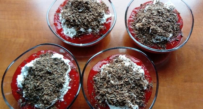 Elwira przygotowuje deser z nasionami Chia