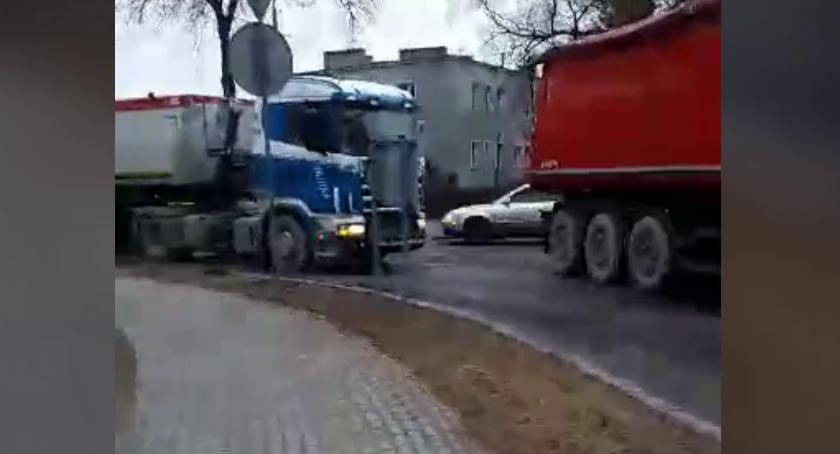 Zakorkowana obwodnica. Przyczyna: jedna ciężarówka [Wrzuć Temat]