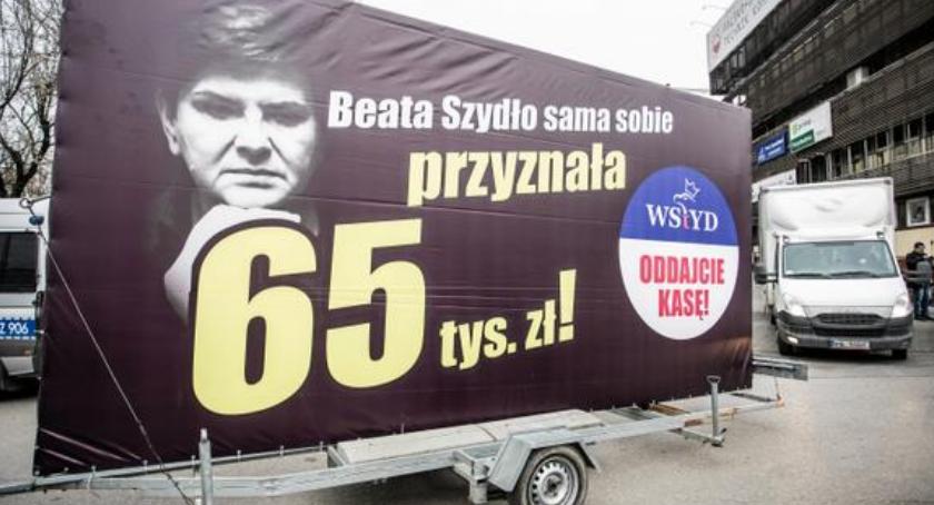 Konwój Wstydu w Szczecinku. Politycy PO zaprezentują billboardy z nagrodami dla PiS