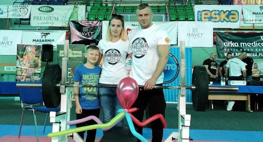 Ciężarowcy wyciskali dla 
