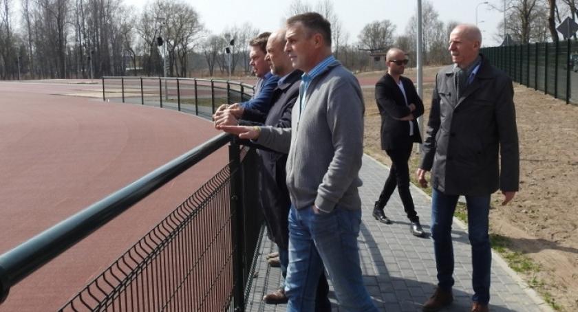 Stadion lekkoatletyczny w Szczecinku gotowy już w maju. Zarząd Powiatu ocenił prace