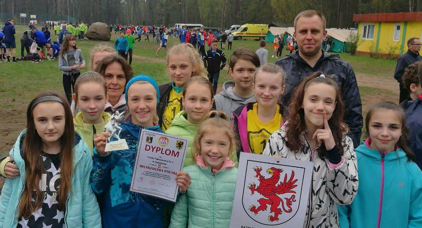 Dziewczęta ze SP nr 1 na ósmym miejscu w ogólnopolskich biegach sztafetowych