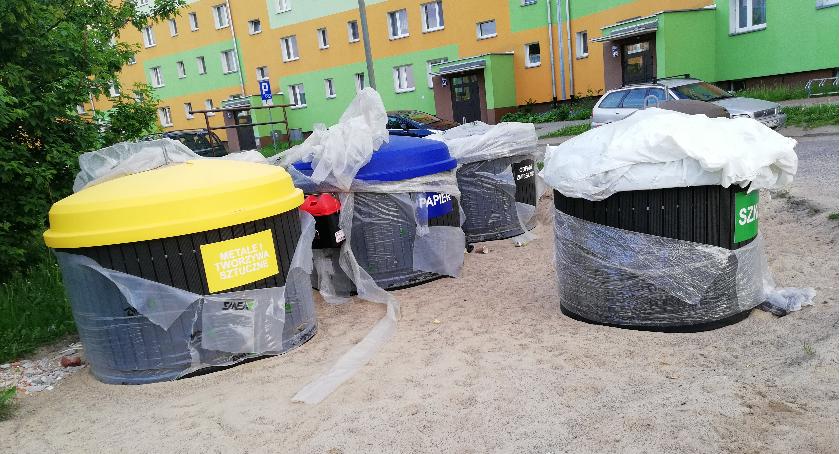 Postawili nowe śmietniki i... tyle. Mijają miesiące, a prace nadal się nie zakończyły [Wrzuć Temat]