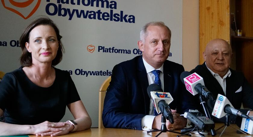 Parlamentarzyści PO w Szczecinku. S. Neumann: Zabrakło nam kontaktu z ludźmi i teraz to nadrabiamy