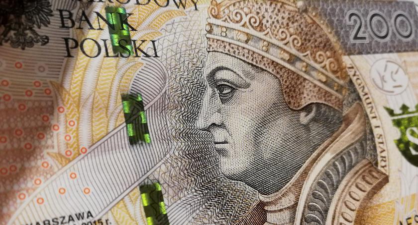 Czy nasi samorządowcy zarabiają za dużo? Bo będą mieli mniej (aktualizacja)