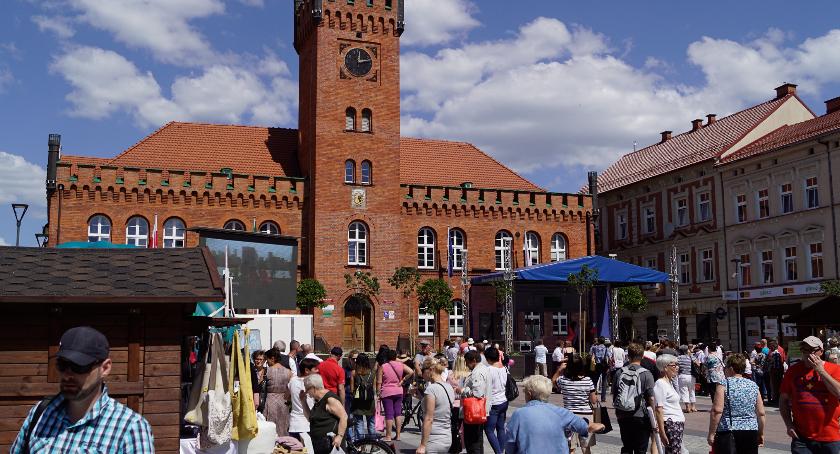 Kolorowy jarmark w centrum Szczecinka