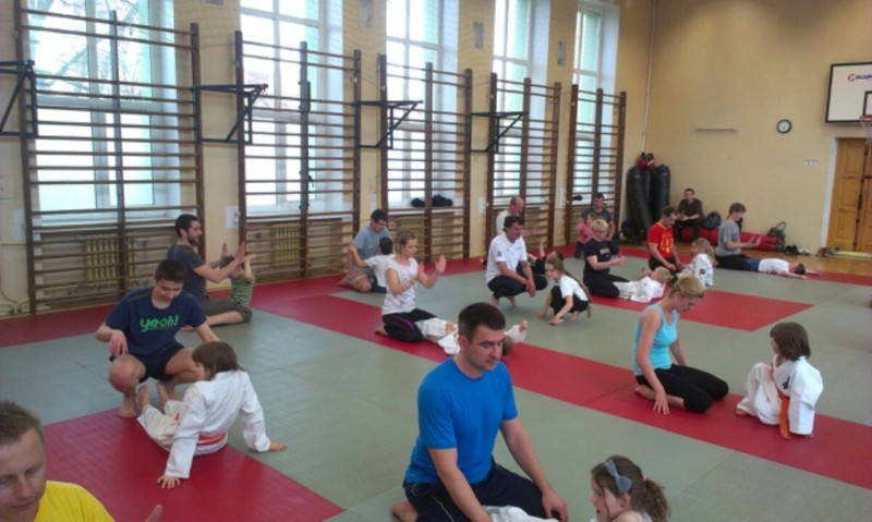 Rodzice i dzieci w Szczecineckim Klubie Karate Kyokushin