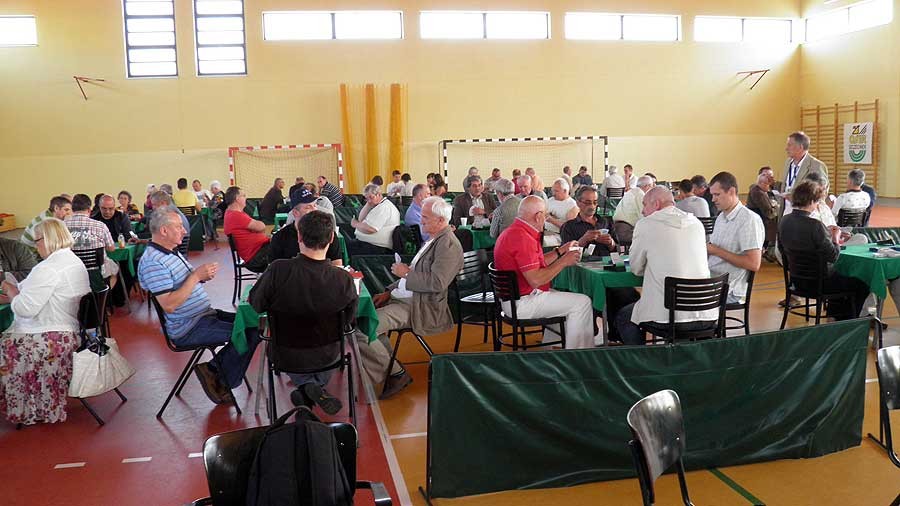 W Szczecinku licytowali brydżyści